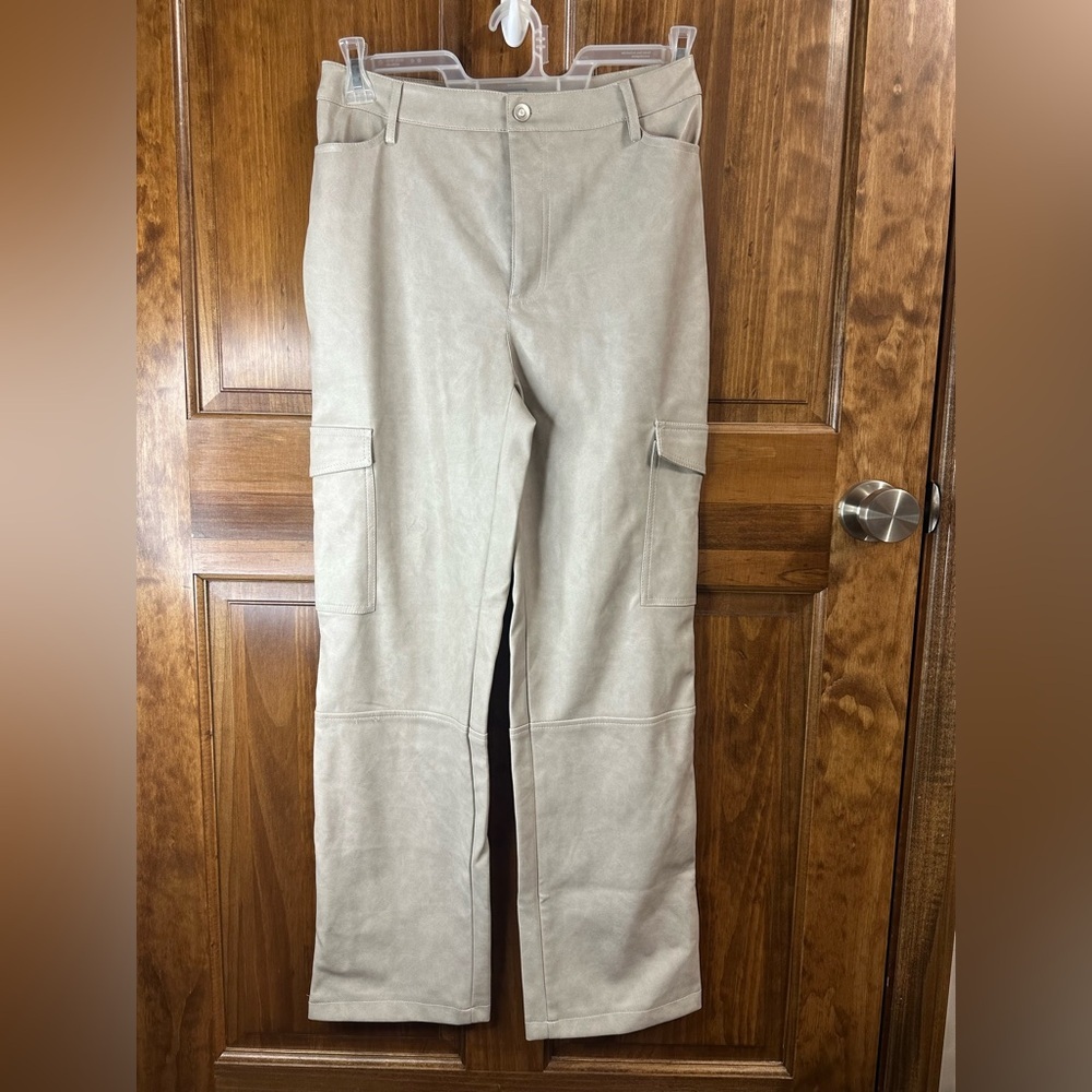Womens Tan Bagatelle Collection New York Size Small Khaki color cargo type Pants - Picture 1 of 5